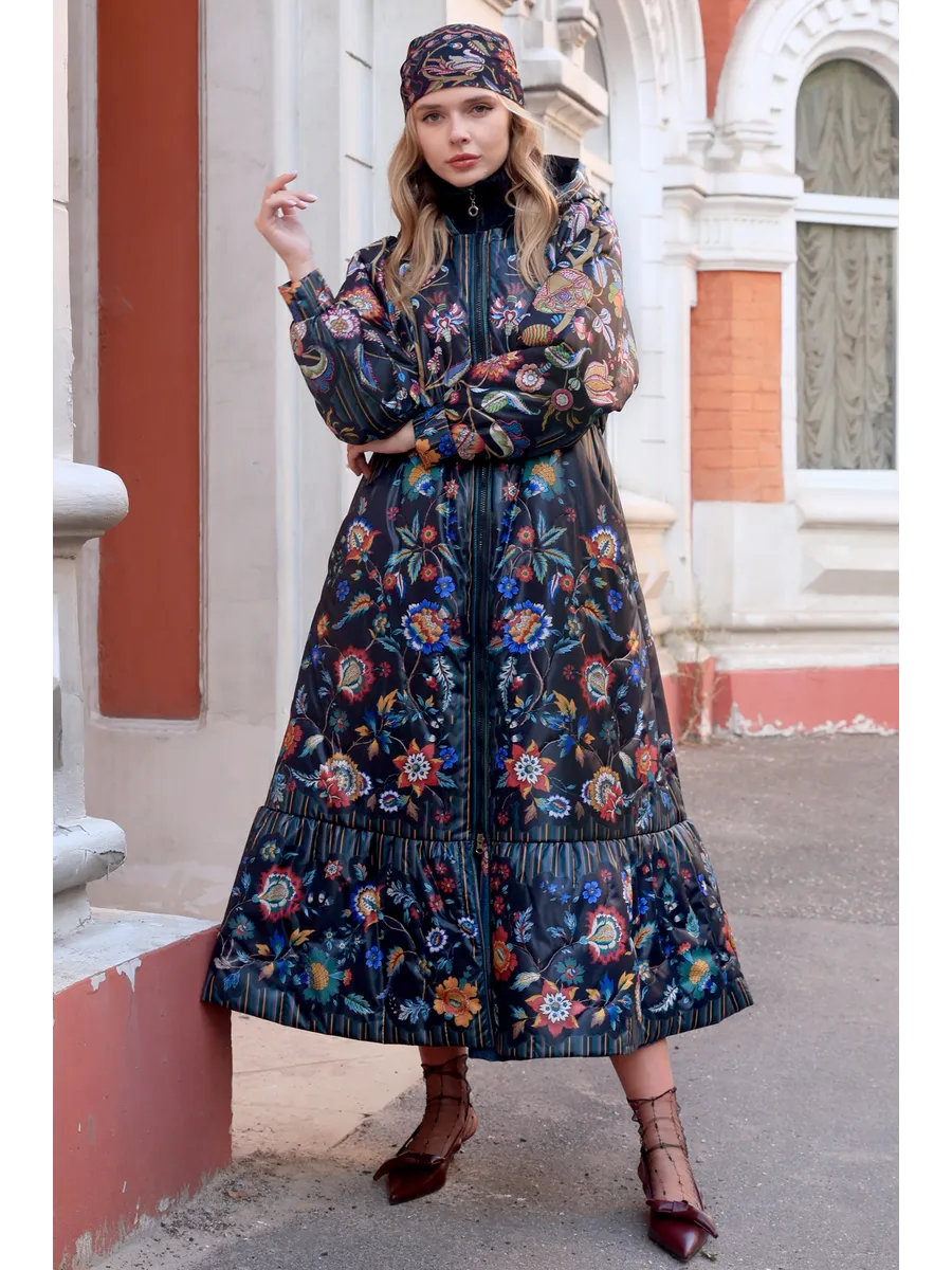 Пальто длинное стеганое с капюшоном