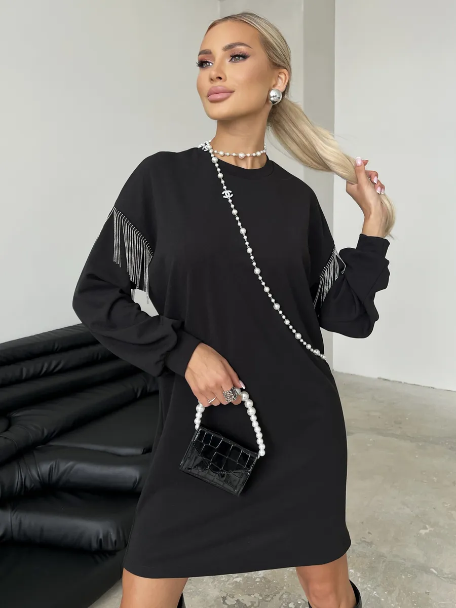 Повседневное трикотажное платье с бахромой оверсайз