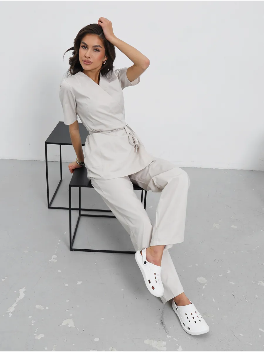 Медицинский костюм стрейч на запах с брюками палаццо