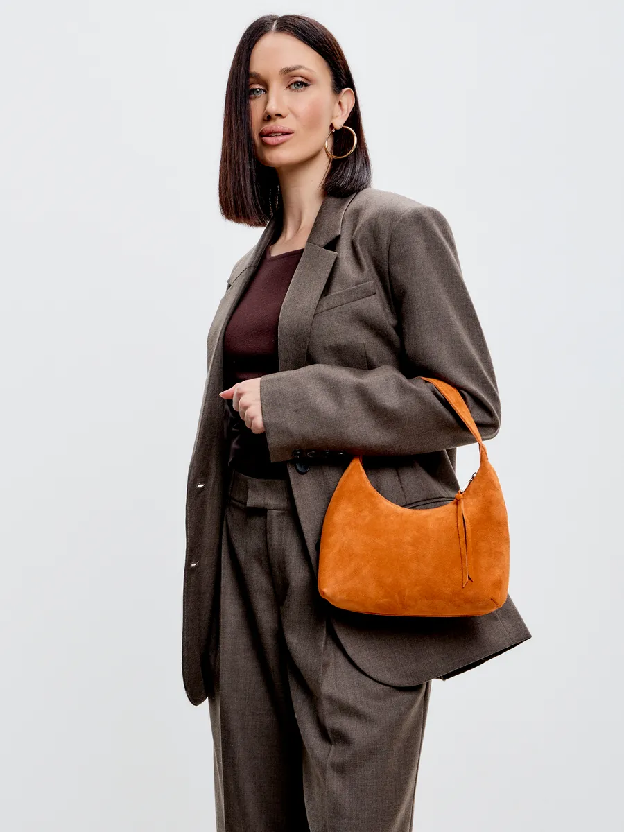 Замшевая сумка багет хобо