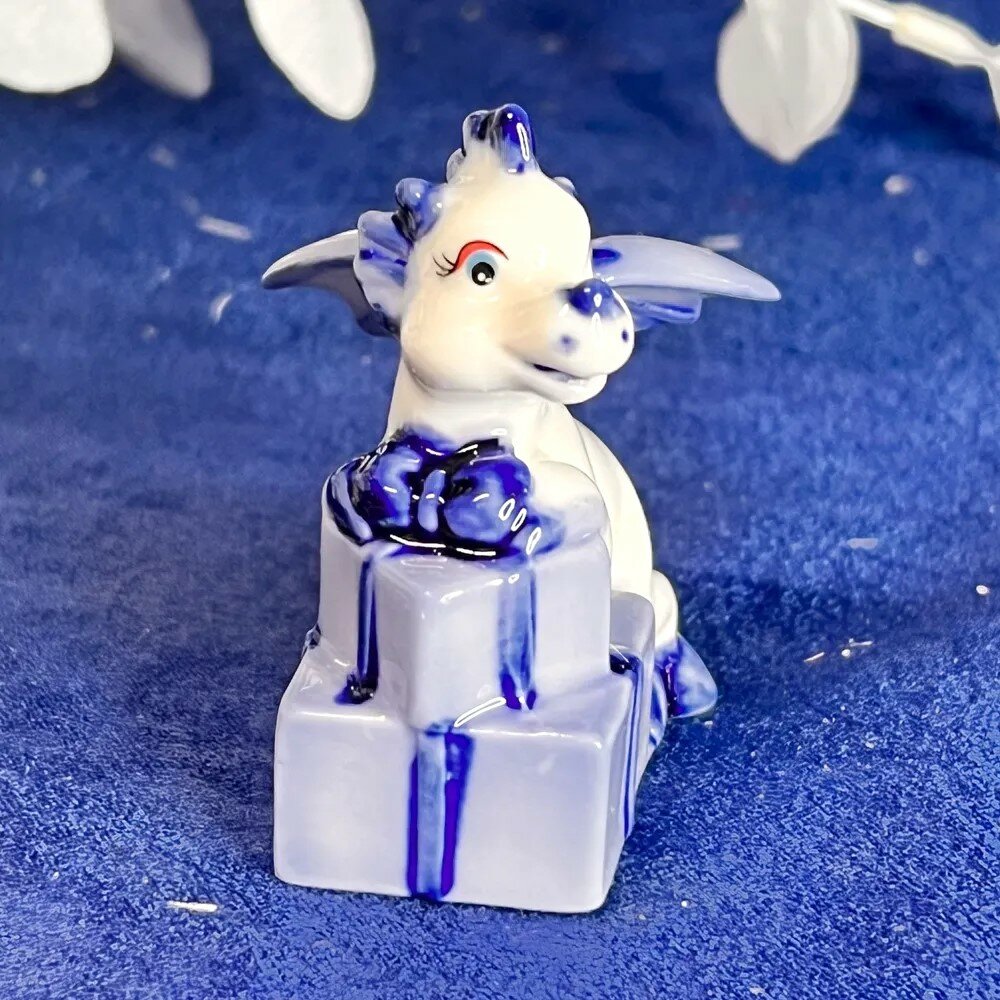 Дракончик Фарфоровый с Подарками Бело- Голубой